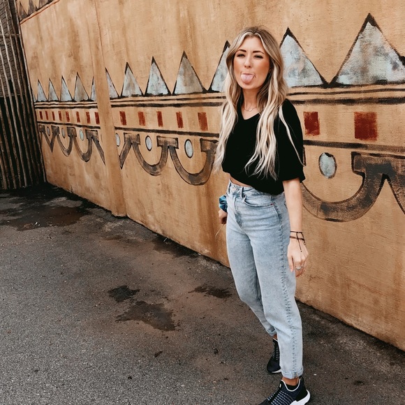 Meet your Posher, Brittany - Picture 3 of 7